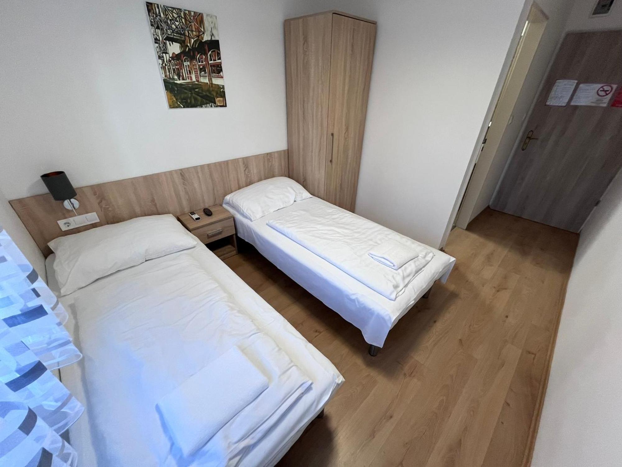 Hotel Majus 1 Vendeghaz - Torony Exteriér fotografie