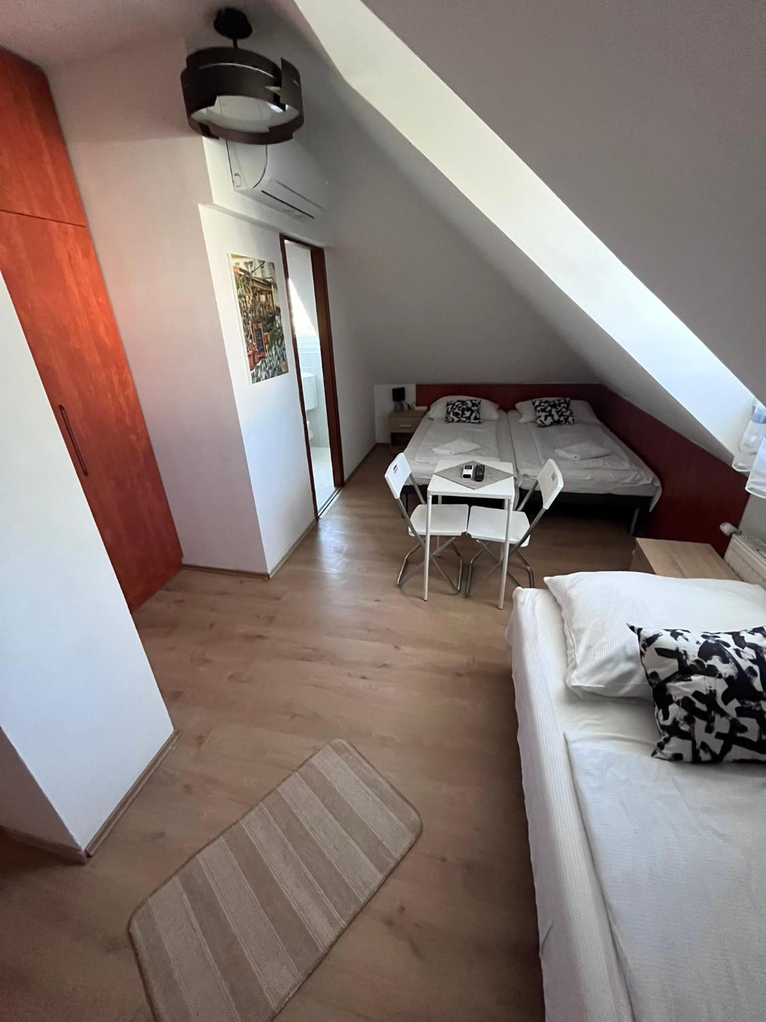 Hotel Majus 1 Vendeghaz - Torony Exteriér fotografie