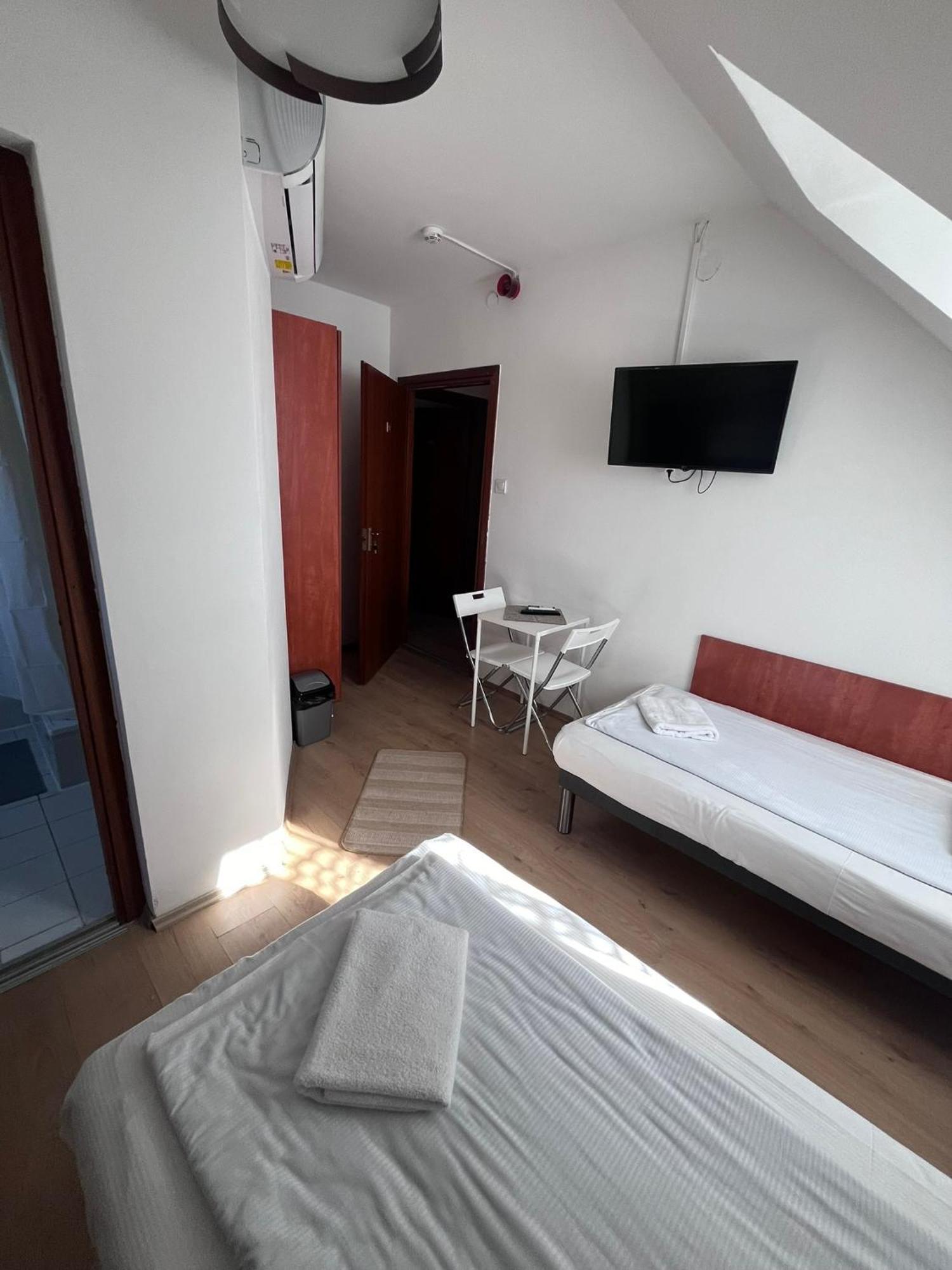 Hotel Majus 1 Vendeghaz - Torony Exteriér fotografie