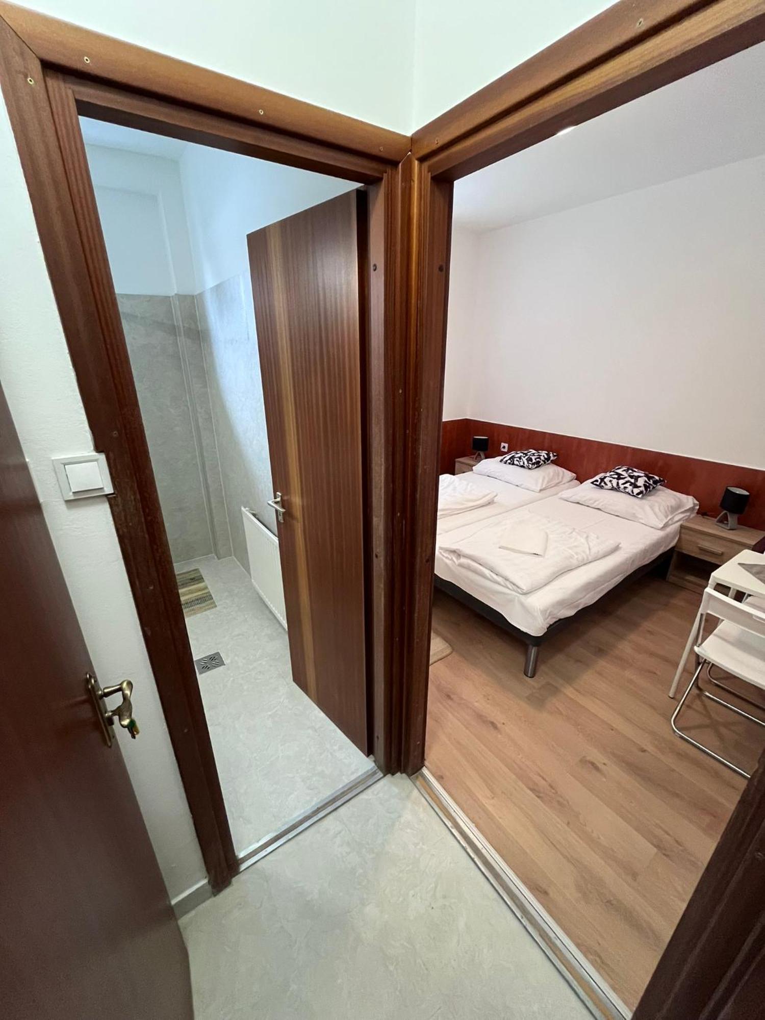Hotel Majus 1 Vendeghaz - Torony Exteriér fotografie