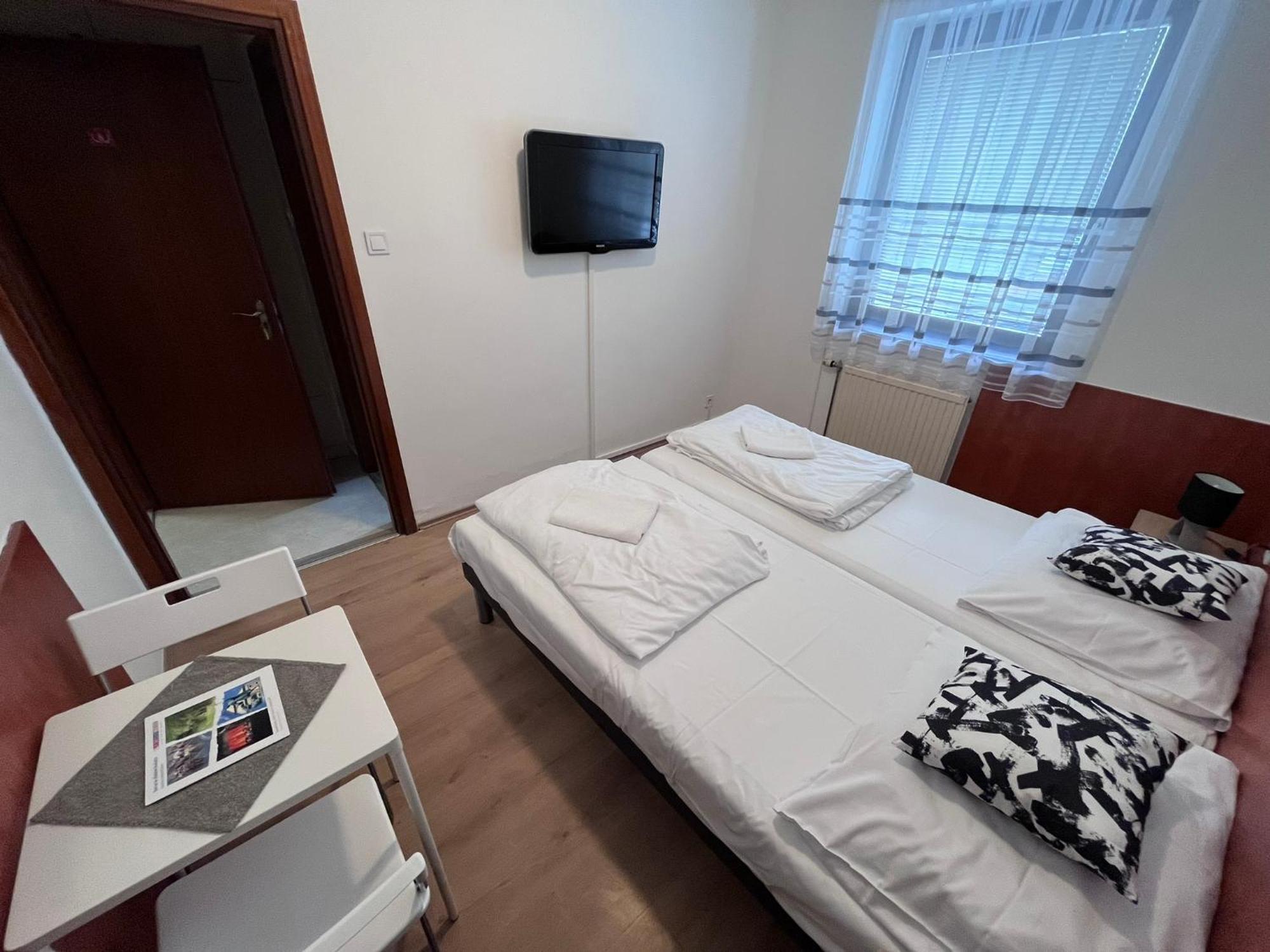 Hotel Majus 1 Vendeghaz - Torony Exteriér fotografie
