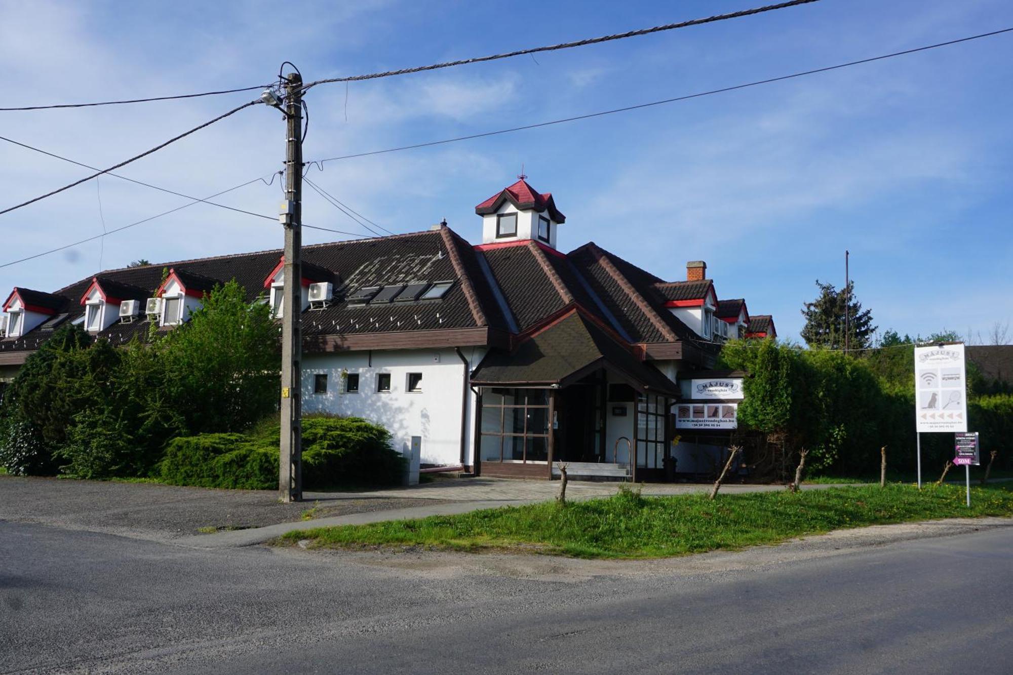 Hotel Majus 1 Vendeghaz - Torony Exteriér fotografie