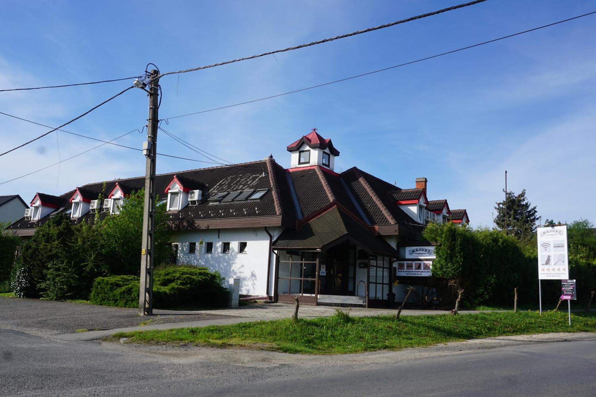 Hotel Majus 1 Vendeghaz - Torony Exteriér fotografie